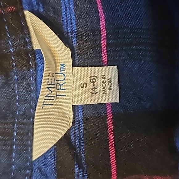 Time and Tru button-down shirt - Picture 2 of 3